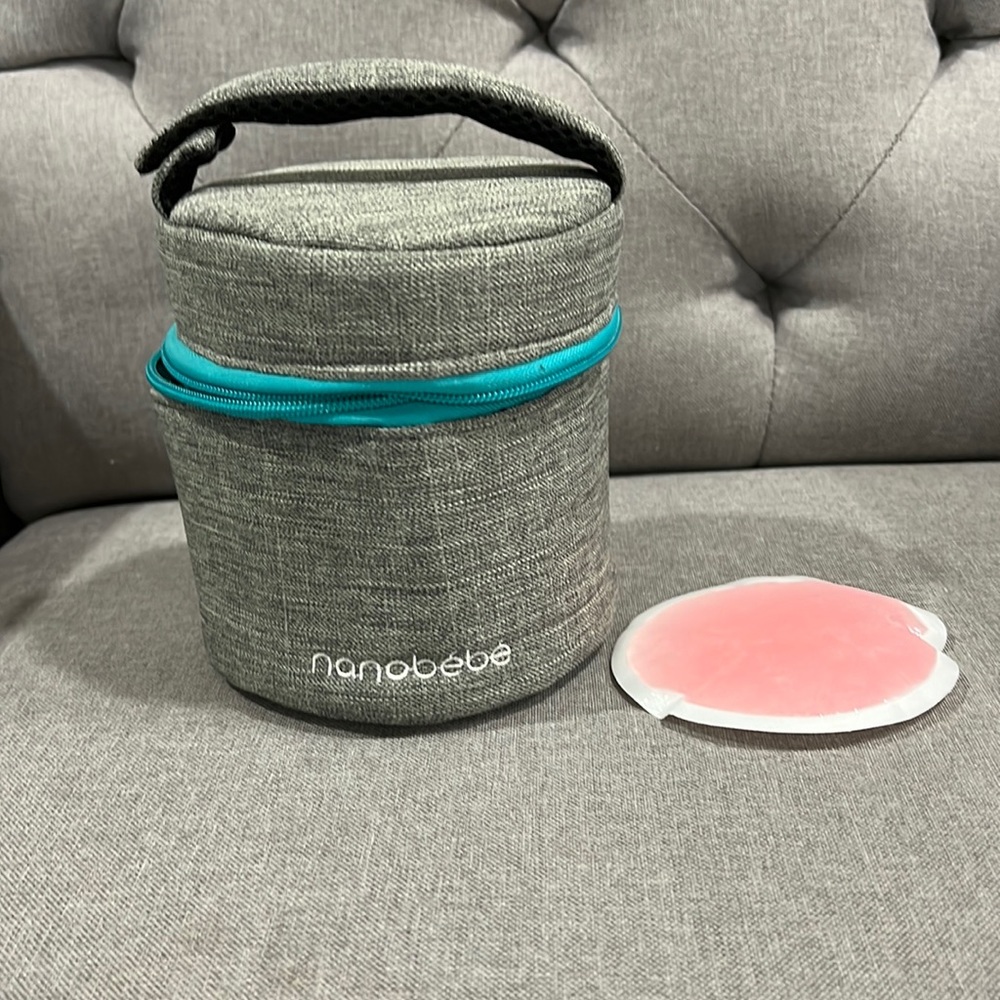 Nanobebe travel milk cooler. Comes with small ice pack. Fits nanobebe bottle